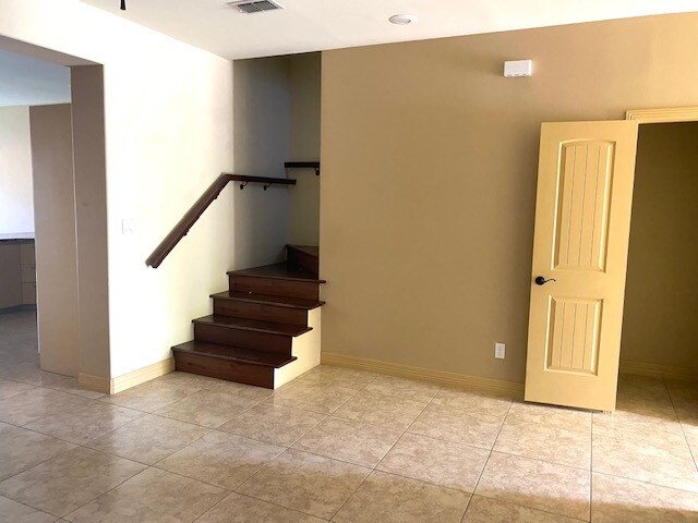Building Photo - 3820 W Daffodil Ave