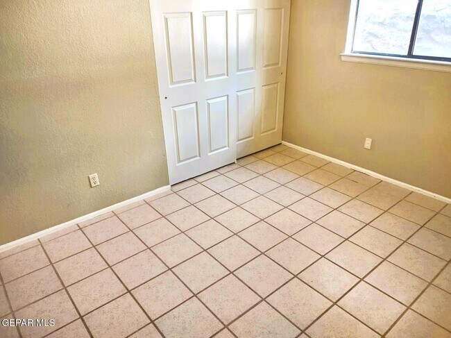 Building Photo - 725 Arredondo Dr