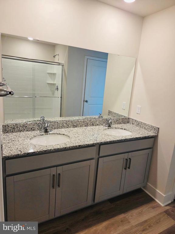 Building Photo - 232 Munsee Cir