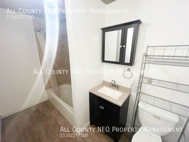 Building Photo - 1854 W 45th St