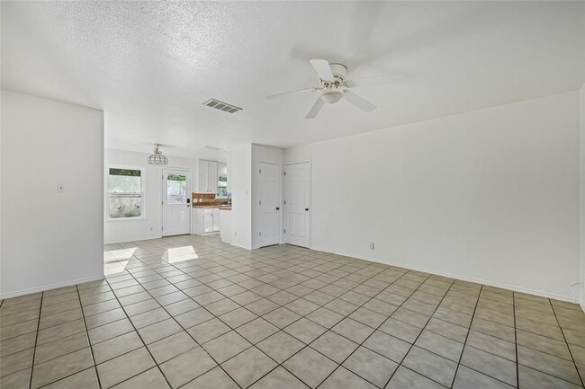 Building Photo - 3007 Steck Ave