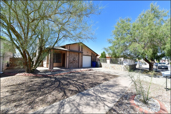 Primary Photo - 2629 Lake Victoria Dr