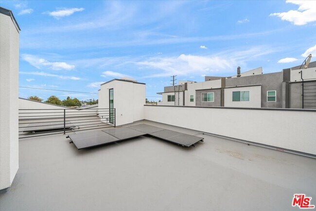 Building Photo - 4922 S Centinela Ave