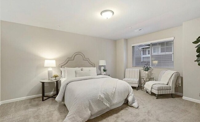 Building Photo - Air Conditioned Beautiful Home in Lynnwood