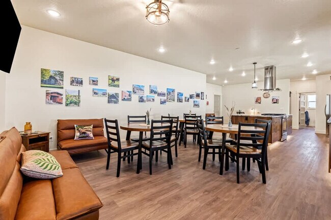 Building Photo - 303 CM Rdg Ln