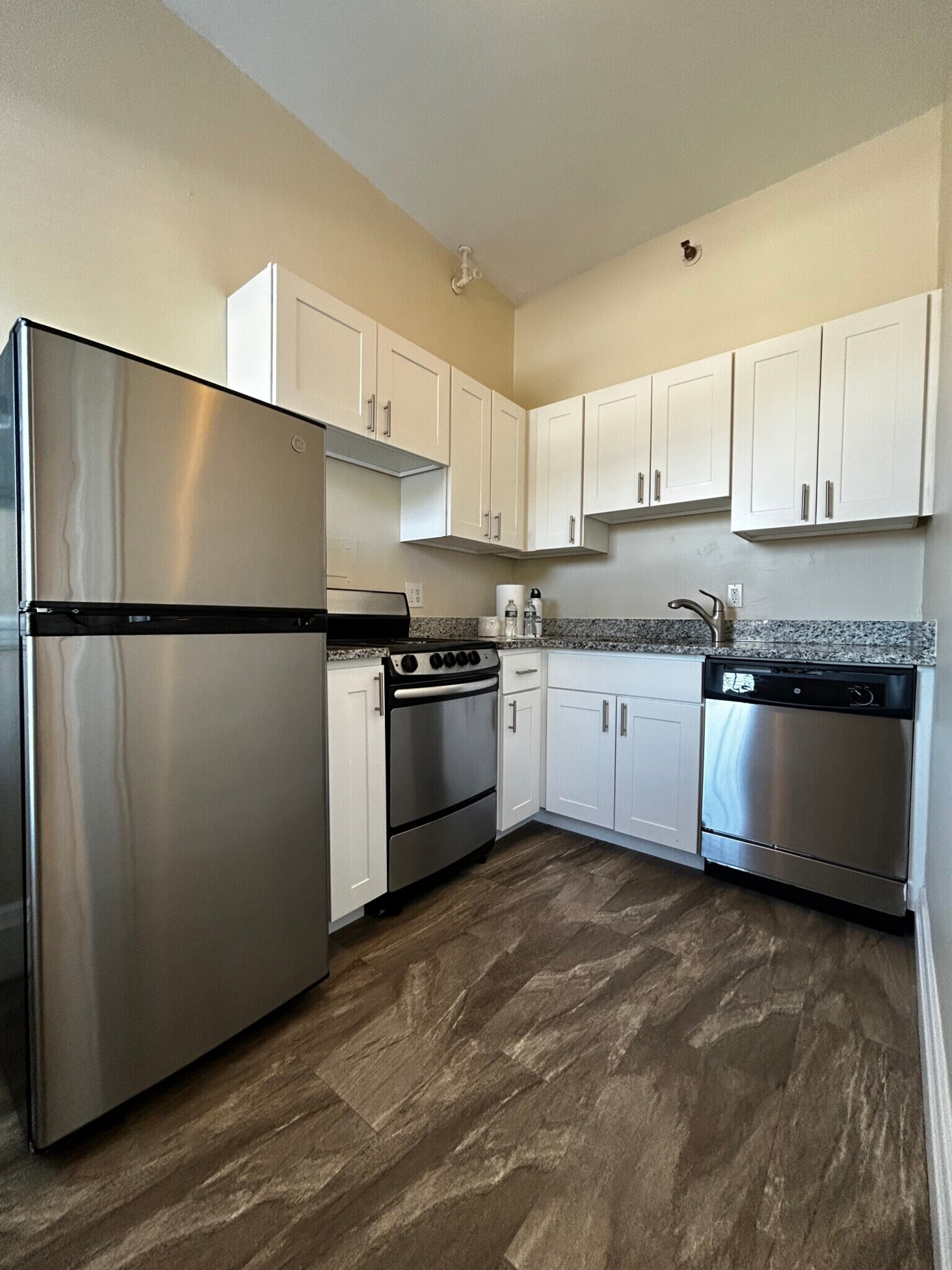 Building Photo - 1470 Beacon St