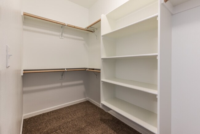 Building Photo - 35611 Valley View Dr