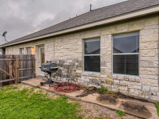 Building Photo - 2858 Southampton Way