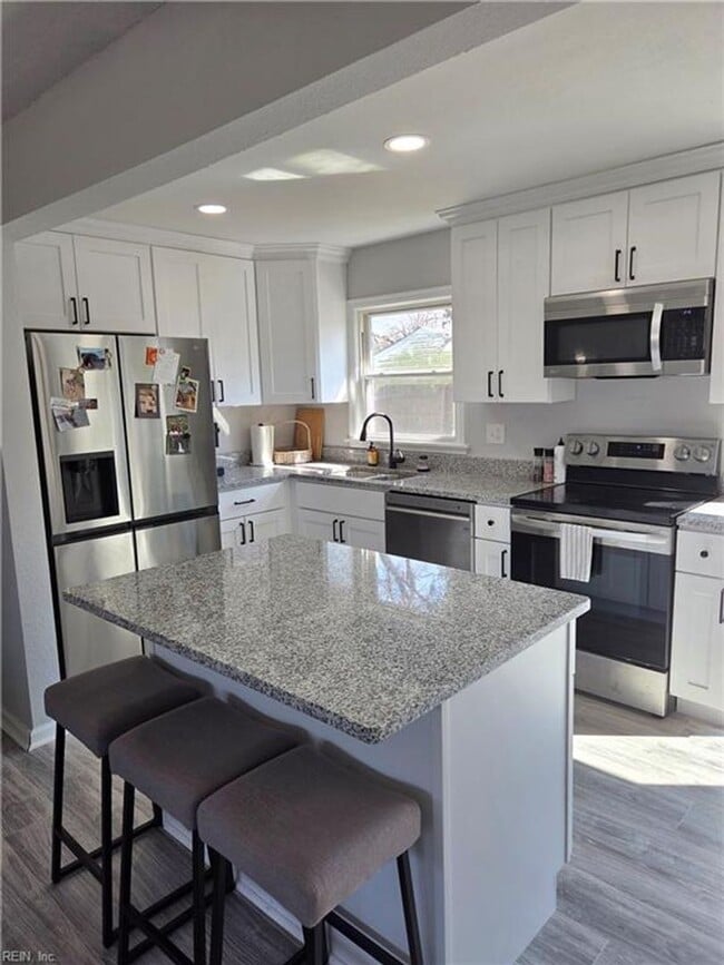 Building Photo - 1853 Springwood St