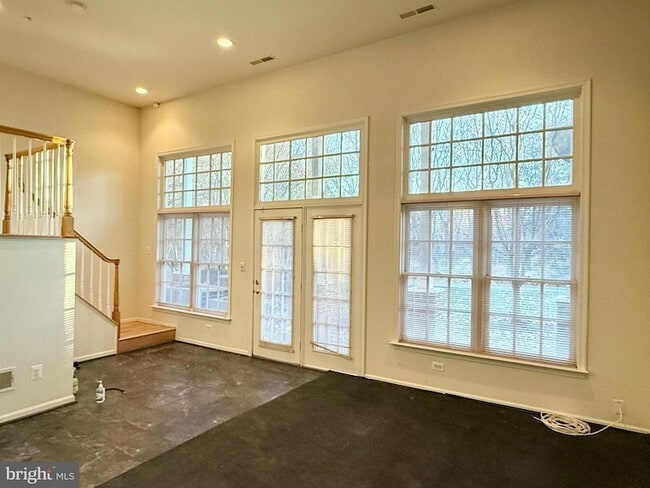 Building Photo - 819 Oak Knoll Terrace