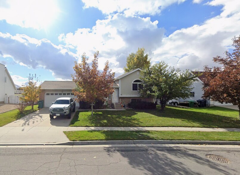 Building Photo - 758 E New England Dr