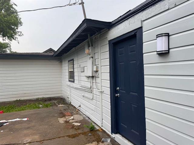 Building Photo - 821 Travis St