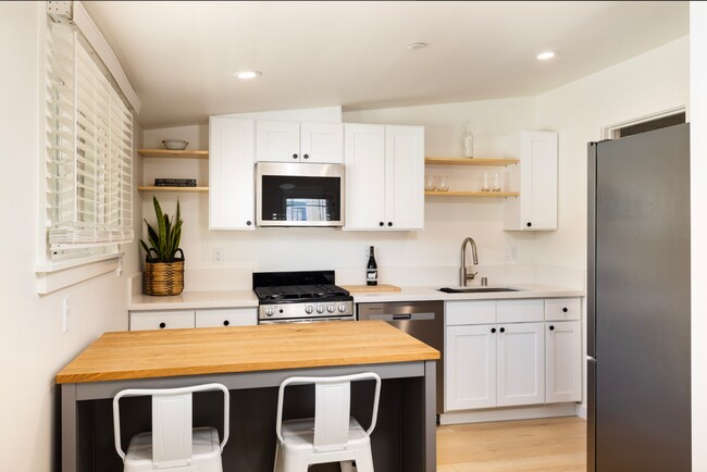 Building Photo - Studio - Downtown Santa Barbara