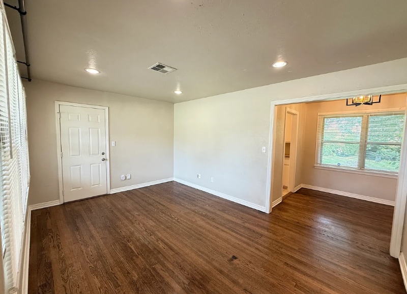 Building Photo - 1713 Oxford Way