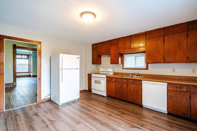 Building Photo - 1250 Indianola Ave