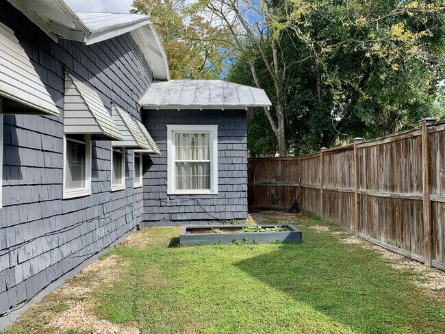 Building Photo - Beautiful Bungalow in Baldwin Park