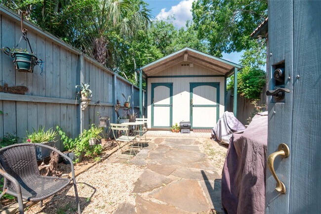 Building Photo - 1001 Bomar St