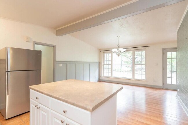 Building Photo - 203 Hathaway Dr