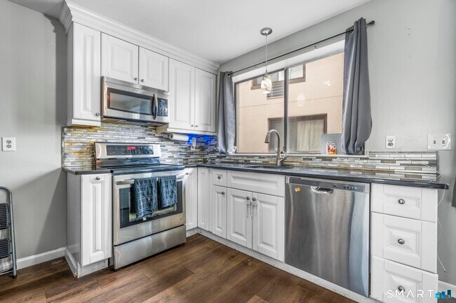 Building Photo - 84 Taylor Ave