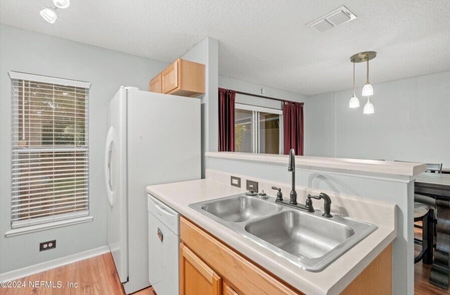 Building Photo - 11565 Hickory Oak Dr