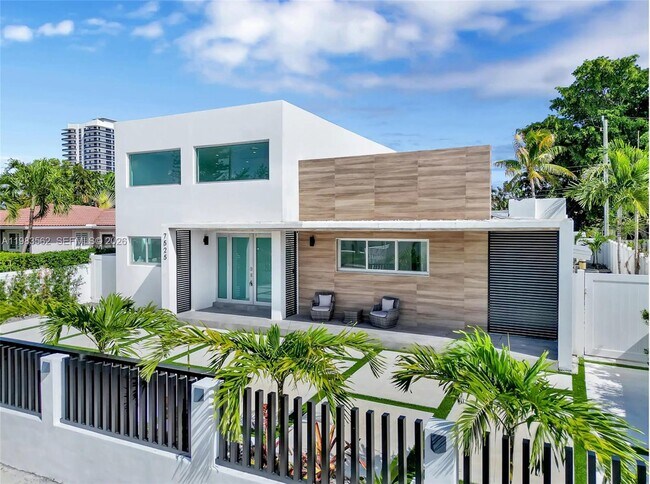 Building Photo - 7525 Buccaneer Ave