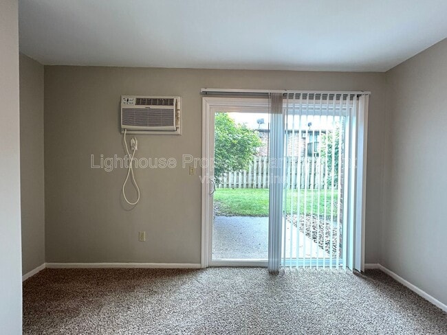 Building Photo - 1350 Kendall St SE