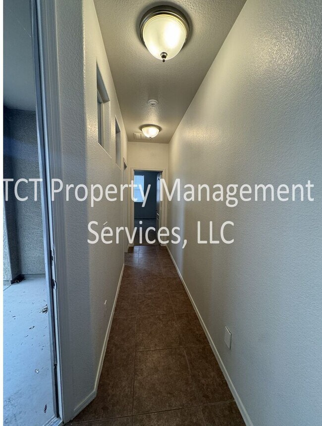 Building Photo - Beautiful 4 bedroom + loft in Johnson Ranch