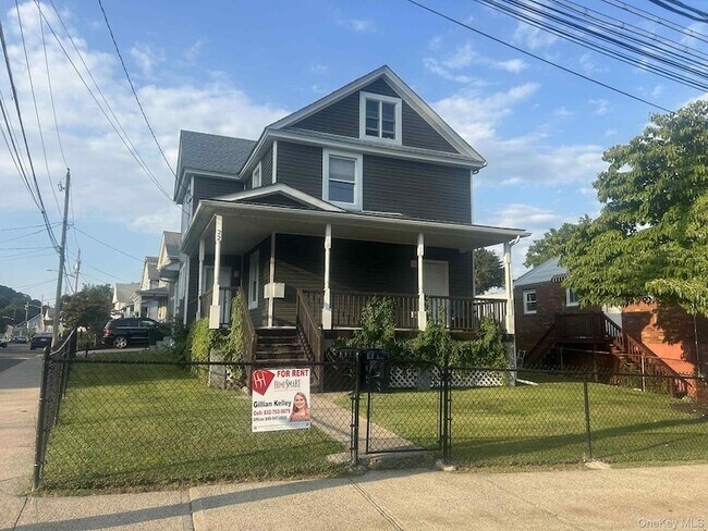 Primary Photo - 22 Cozzens Ave