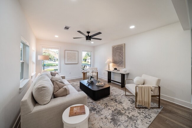 Building Photo - 2501 Briarhurst Dr