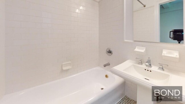 Building Photo - 111 E 80th St