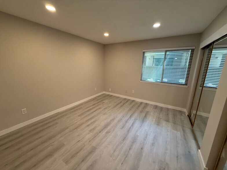 Building Photo - 2055 Sierra Rd
