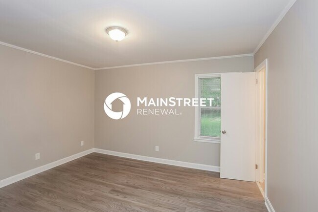 Building Photo - 3 Bedroom Pet-Friendly Home in Charlotte, NC with Main Street Renewal