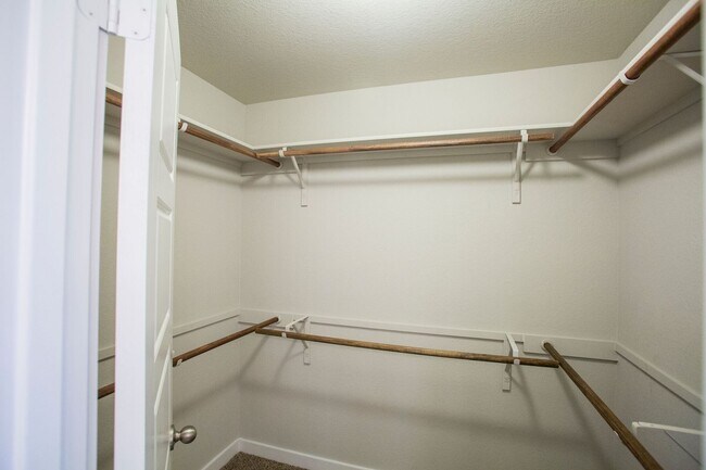 Building Photo - 113 Lakeview Ct