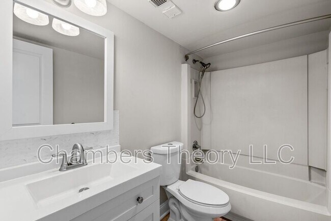 Building Photo - 309 Yoakum Pkwy