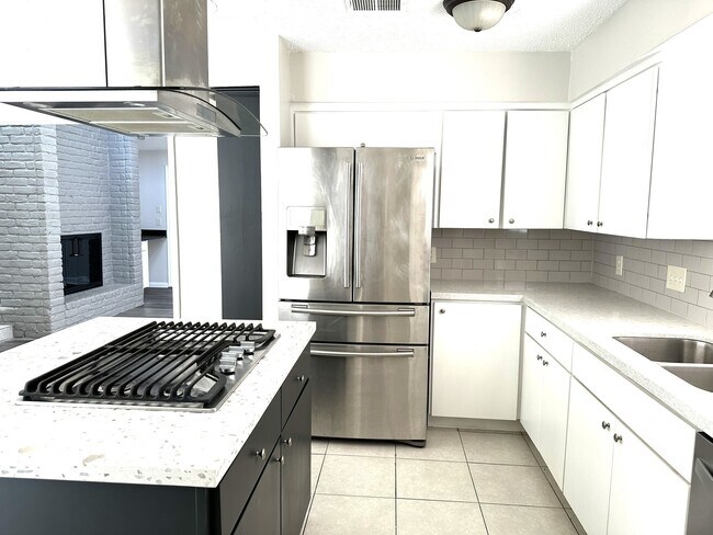 Building Photo - 4234 Willow Beach Dr