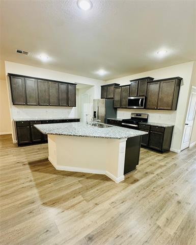 Building Photo - 903 Emerald Gate Dr