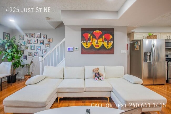 Building Photo - 4925 Just St NE