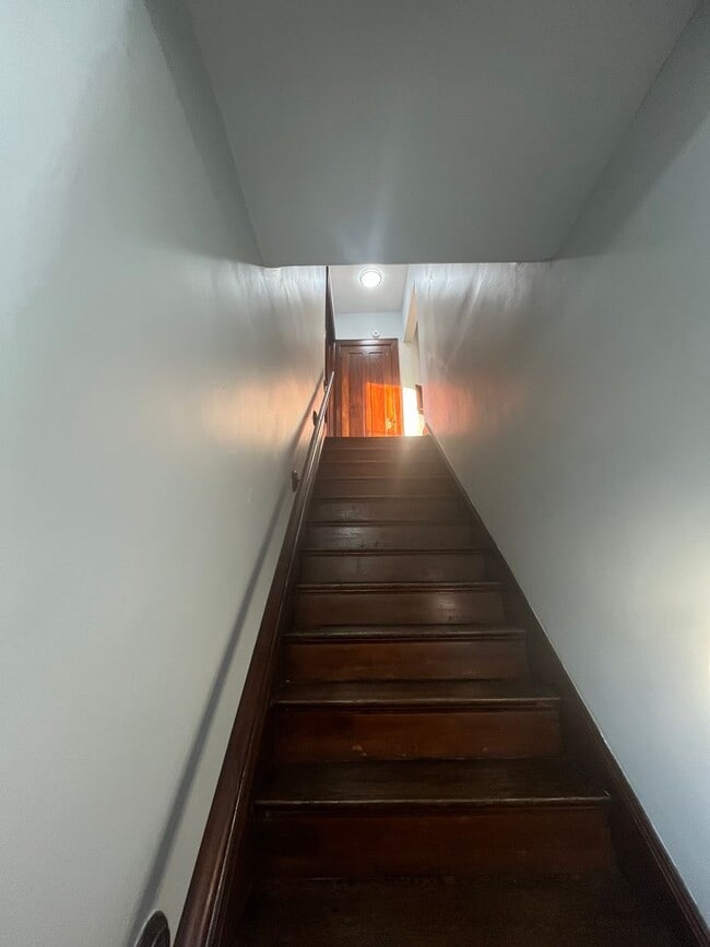 Building Photo - Beautiful Character in this Two Bedroom!