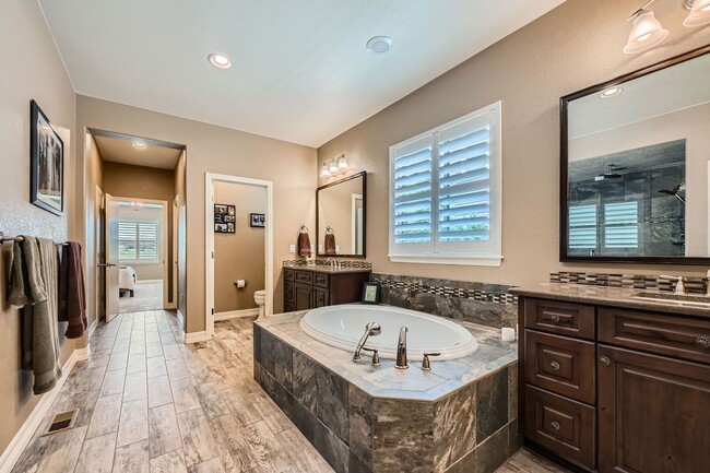 Building Photo - Luxury Living with Front Range Views, Hot ...