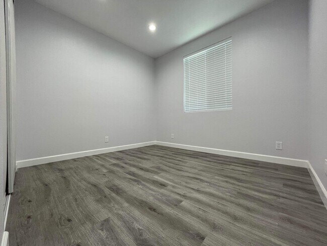 Building Photo - 15410 Firmona Ave