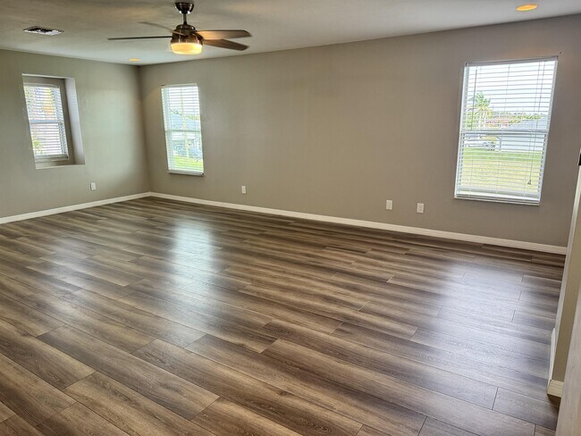 Building Photo - 1722 NW 5th St