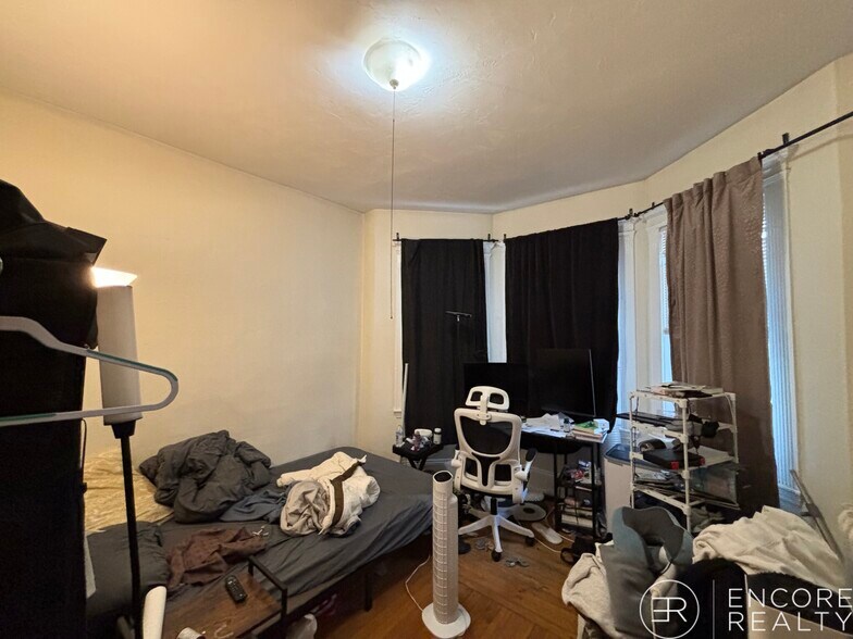 Building Photo - 10 Aberdeen St