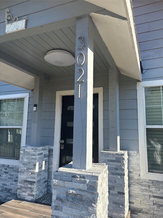 Building Photo - 3021 Gray St