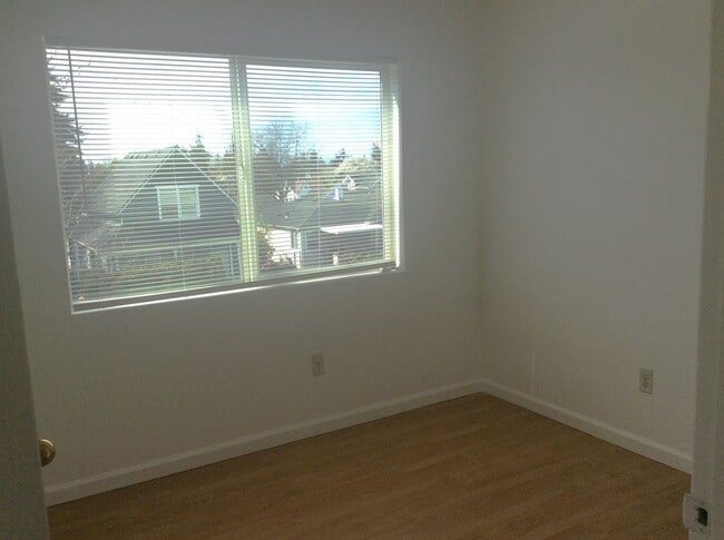 Building Photo - Coleman