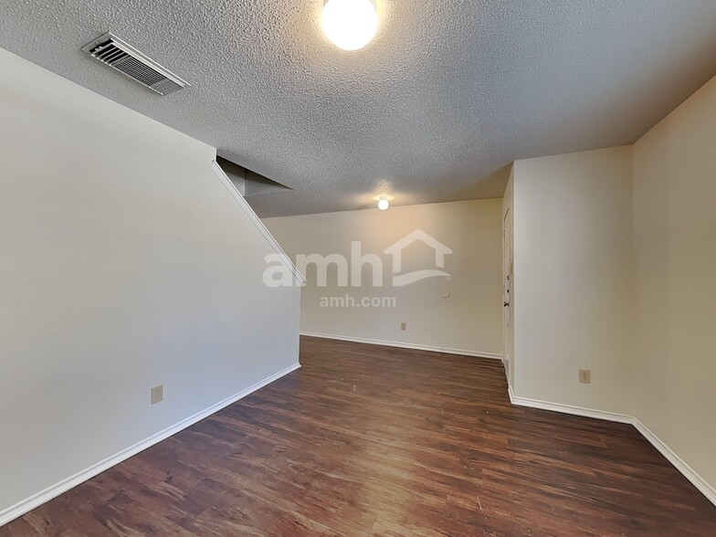 Building Photo - 8334 Tavern Pt