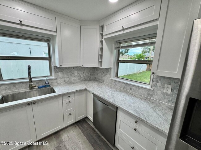 Building Photo - 789 Walnut Dr