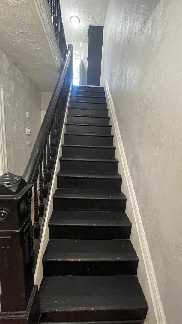 Building Photo - Spacious 4-Bedroom Home with 2 Full Bathrooms – Section 8 Approved and Ready for Move-In!