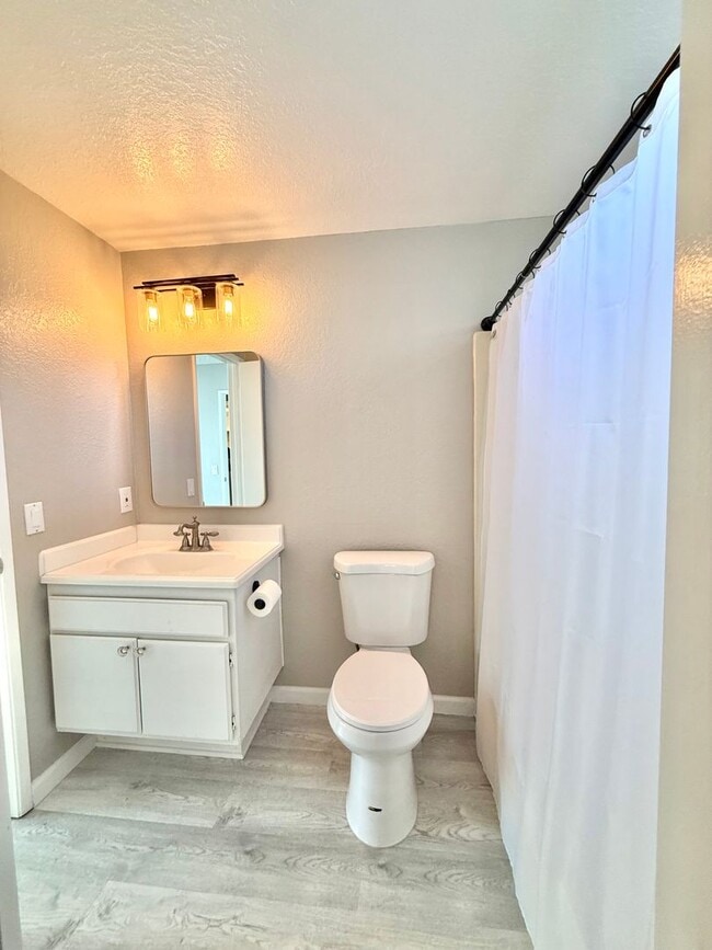 Building Photo - Beautiful 3 bedroom, 3 bath condo in Grand...