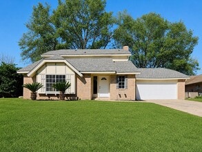 Building Photo - 3310 Hampton Dr