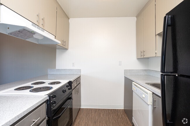 2BR, 1BA - 976 SF - The Hanover